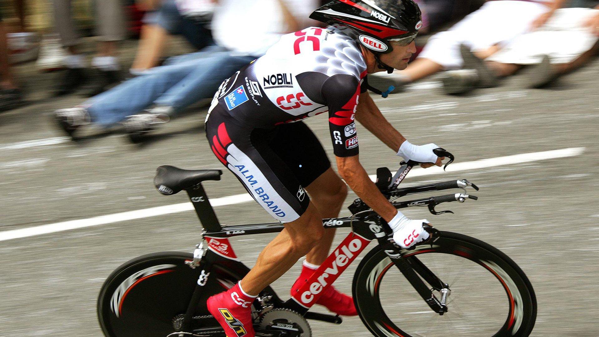 独行侠官方证实，加福德右脚踝扭伤，今晚关键战被迫缺阵