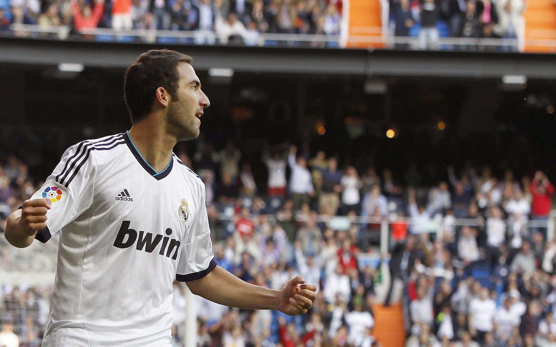 意甲焦点战，拉齐奥闷平克雷莫内塞，诺斯林博纳佐利失良机，切凯里尼红牌改写局势